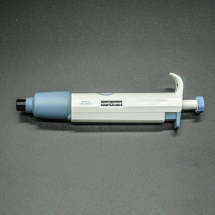 Пипетатор (дозатор) 1000-5000 мкл