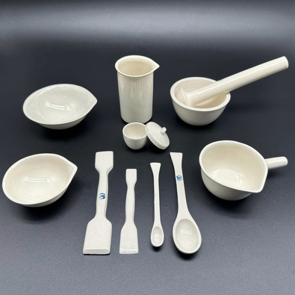 Комплект изделий из керамики, фарфора и фаянса