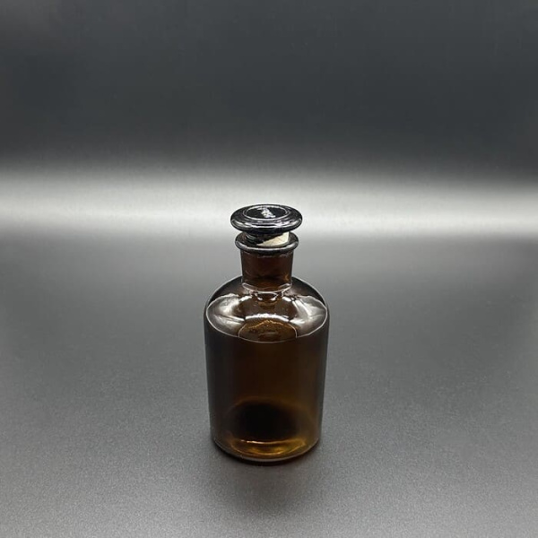 Банка под реактивы из темного стекла с притертой пробкой 250 мл